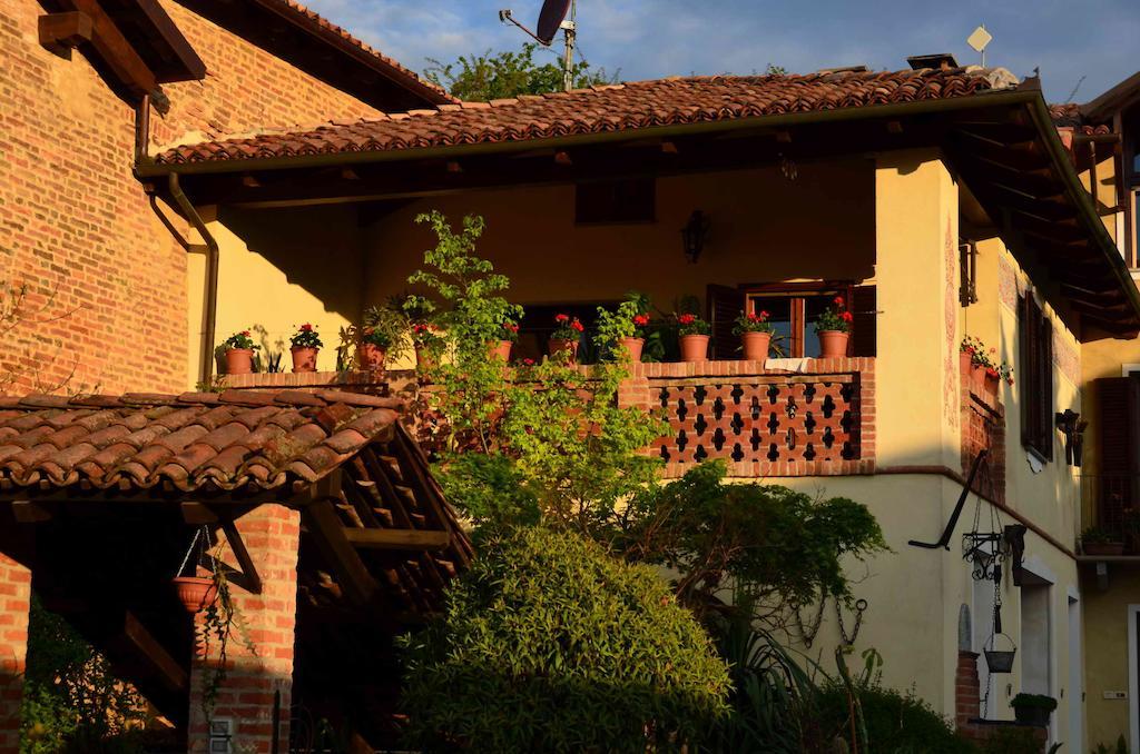 La Corte Di Gerardo Tonco Luaran gambar