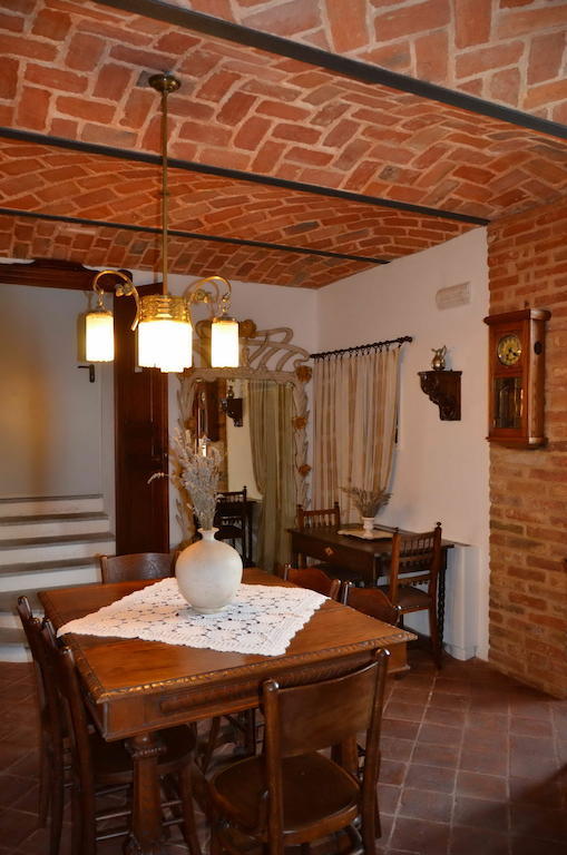 La Corte Di Gerardo Tonco Luaran gambar
