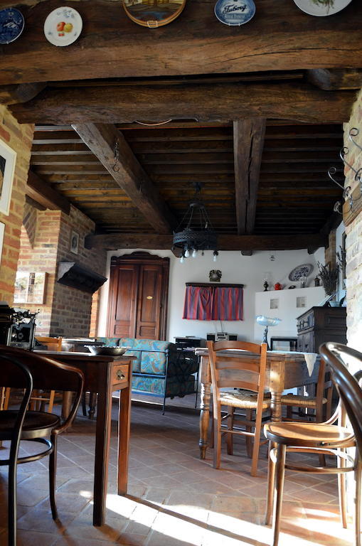 La Corte Di Gerardo Tonco Luaran gambar