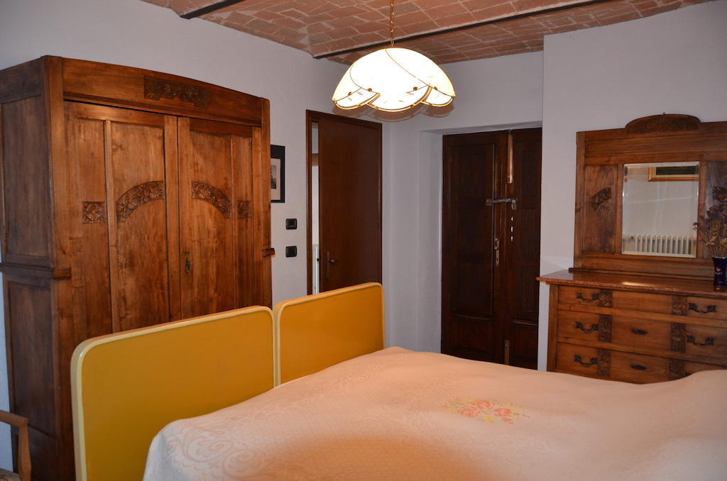 La Corte Di Gerardo Tonco Bilik gambar
